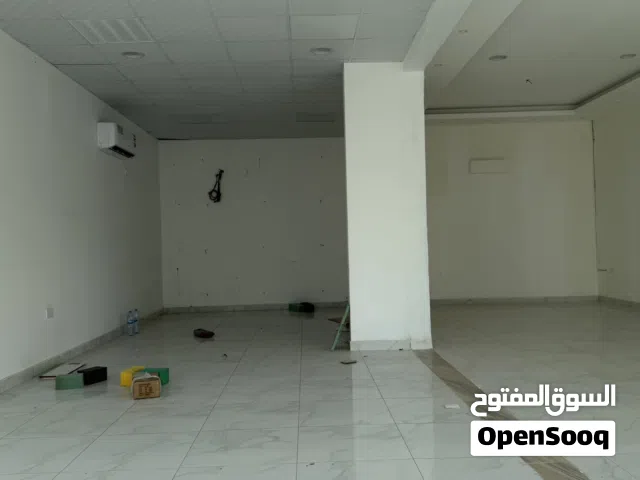 محل للايجار في موقع ممتاز مقابل مسقط مول