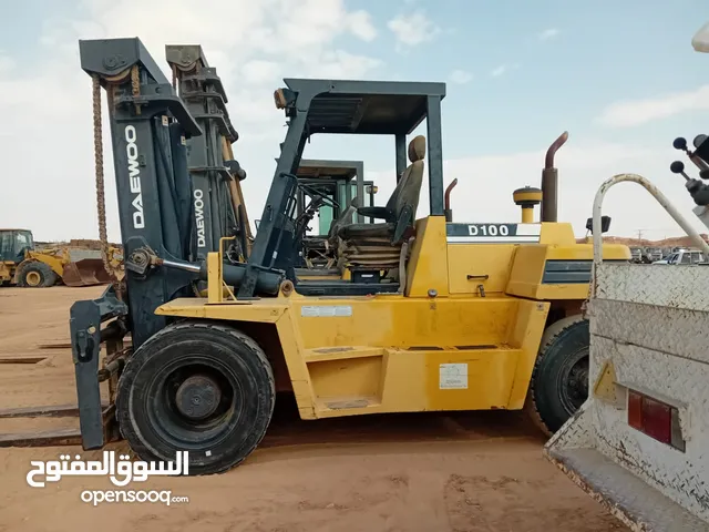 2013 Forklift Lift Equipment in Al Riyadh