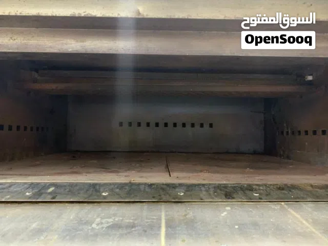 فرن حجم كبير مع كامل الملحقات ومستعمل استعمال قليل جداً العنوان البصره شط العرب باب الهوى