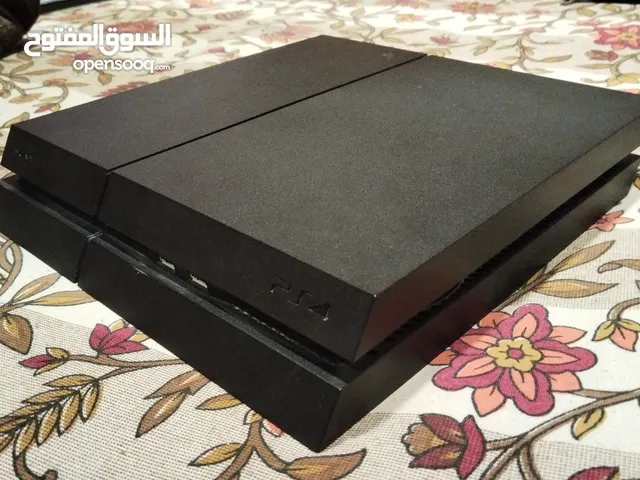 PS4 1TB WITH 4 CONTROLLER AND 3 GAMES AND ACCESSORIES