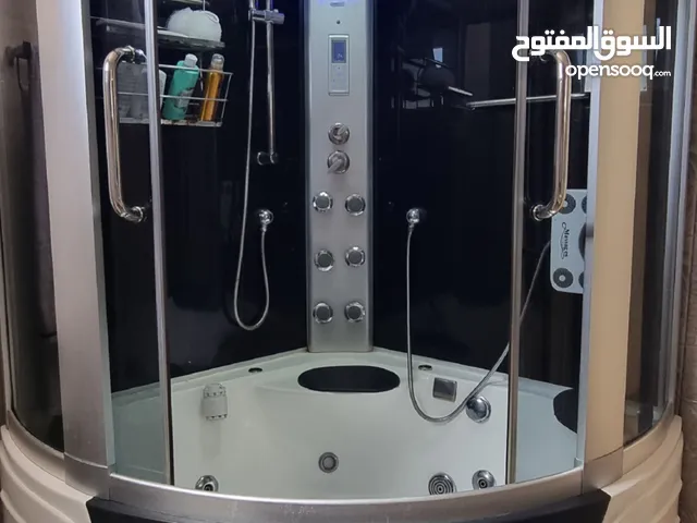 Jacuzzi with rain shower in good condition جاكوزي مع شاور للبيع بحالة جيدة