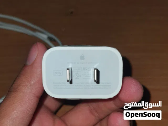 للبيع شاحن ايفون الأصلي كامل (رأس + سلك) بحالة ممتازة