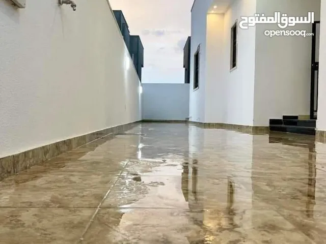230m2 4 Bedrooms Townhouse for Sale in Tripoli Ain Zara