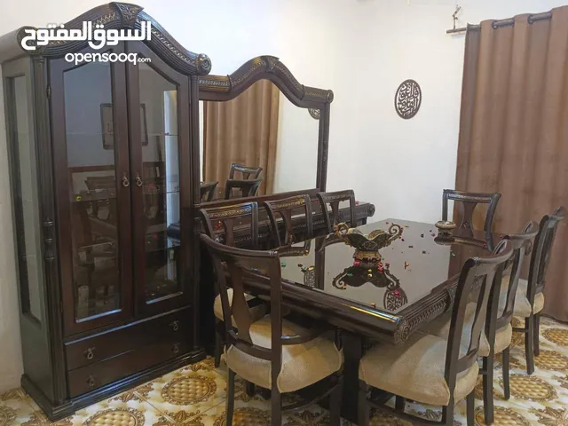 بسم الله الرحمن الرحيم السلام غرفة سفره فخمه تفصيل ثقيل مصنوعه من خشب الزان ول لاتيه وقشرت الزيتون ت