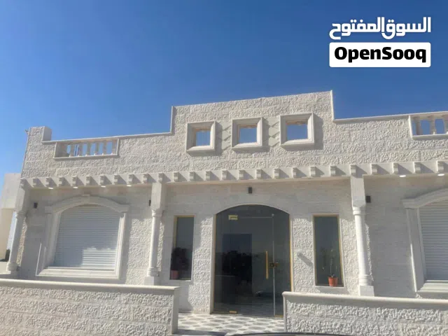220 m2 3 Bedrooms Townhouse for Sale in Madaba Madaba Center