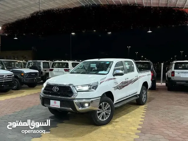 تويوتا هايلكس S-GLX اعلى المواصفات باللون الابيض المميز 2024