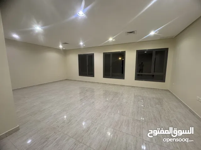 للإيجار دور اول مع 5 غرف نوم ابوفطيره