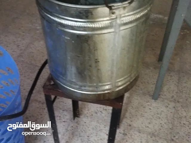 مذبح دجاج6 عيون معاطة دجاج بحالة ممتازة اركاز عدد 2 براميل عدد 2 غاز عين لتسخين