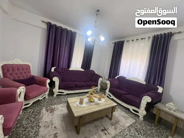 كنب فاخر مخمل دمياطي نيو كلاسيك خشب زان مع البرادي مخمل جداد والطاولات خشب MDF بحالة ممتازة