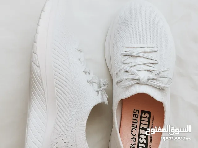 Original Skechers Casual White Shoes with Stones for women – EU 40 / US 10 / UK 7 – Brand New