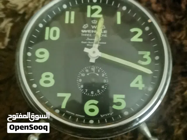 ساعة قديمة جدا ويرلي مع تلفزيون