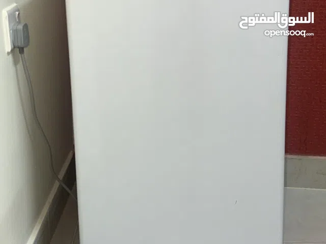 ثلاجة Zen نظيفة اللون الابيض