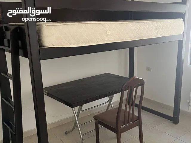 تخت خشب زان مع فرشة السعر 200 قابل للتفاوض