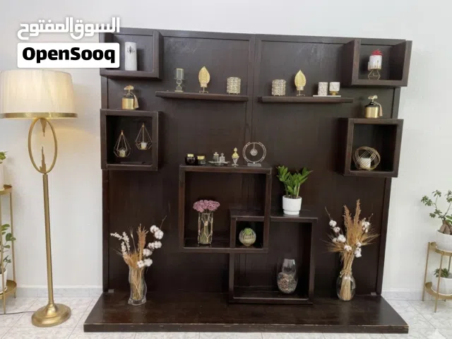 واجهة خشبية بحالة ممتازة