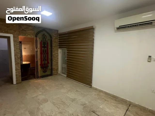 غرفه ومطبخ وحمام شامل ميه وكهربا والانترنت وصيانه الخوير خلف مطعم الضيعه اللبنانيه وركن الشاي وقريب