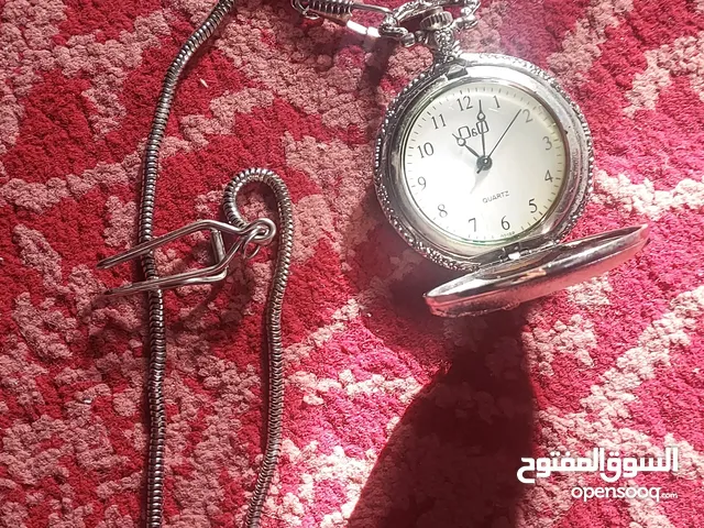 ساعة على الشكل القديم