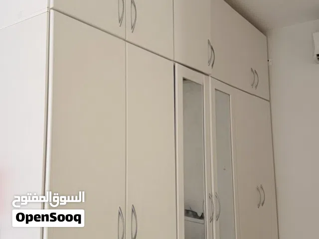 خزانة ملابس كبيرة مع مرايا (السعر قابل للتفاوض)