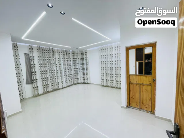 220 m2 More than 6 bedrooms Townhouse for Sale in Jenin Arraba