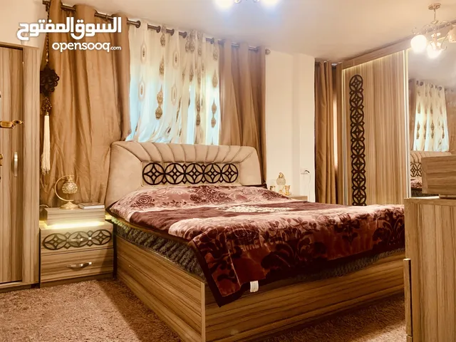 غرفت نوم كبيرة للبيع استعمال 4 اشهر ،، بداعي السفر