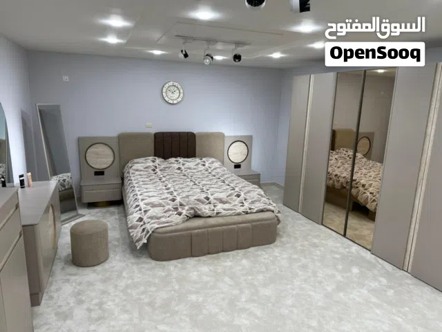 غرفة نوم عصرية للبيع مع فرشة طبيه استعمال 6 أشهر (بيع بداعي السفر)