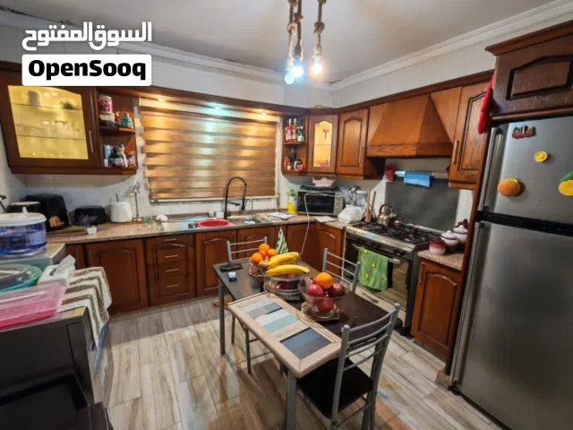 خزائن مطبخ بحال الوكاله مع رخام ومجلى في اكتر من مطبخ موجودين جاهزين والسعر حسب المطبخ