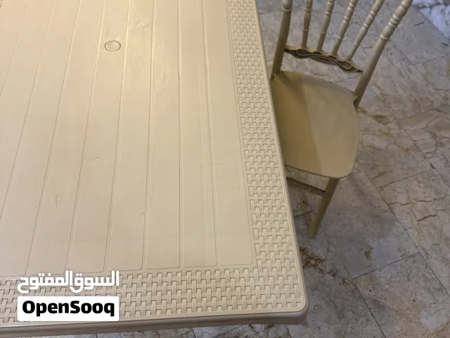 ميز طعام مع كراسي (بلاستك)