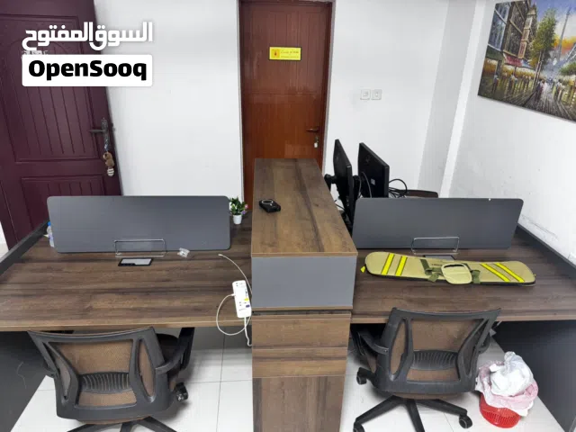 طاولة و كراسي للبيع