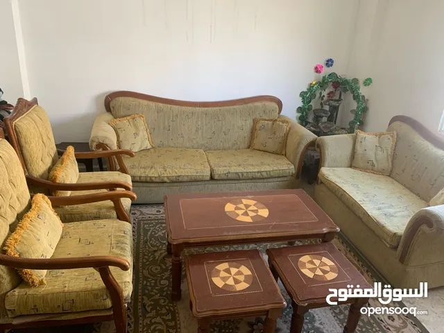 كنبايات مع طاولات