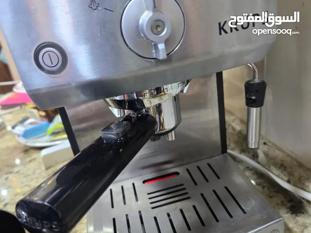 ماكينة قهوة وكابتشينو شبه جديدة للبيع