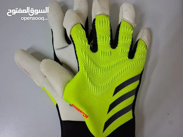 قفاز حارس النصر السعودي احمد الرحيلي