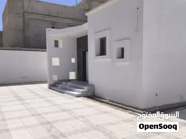 فيلا ارضية للايجار ارض الدرباك قاريونس / مقابل وكيل الهونداي/