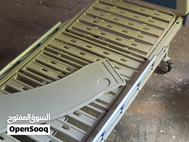 سرير طبي + كرسي طبي (( استعمال شهر )) قاعد جديد