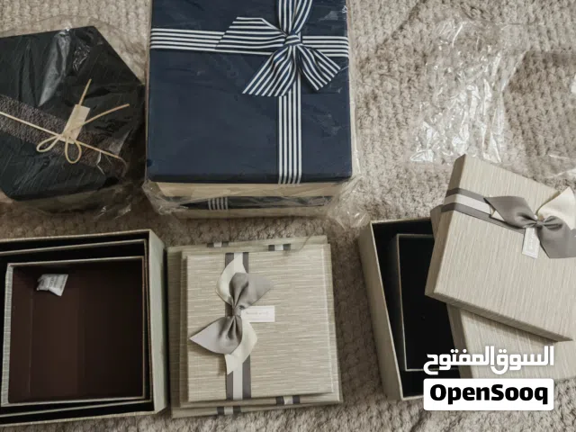 شروة أكثر من 250 قطعة بوكسات وهدايا للبيع بسعر حرق كامل الكمية 150 دينار فقط.