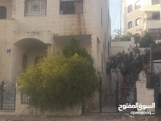 260 m2 4 Bedrooms Townhouse for Sale in Amman Daheit Al Yasmeen