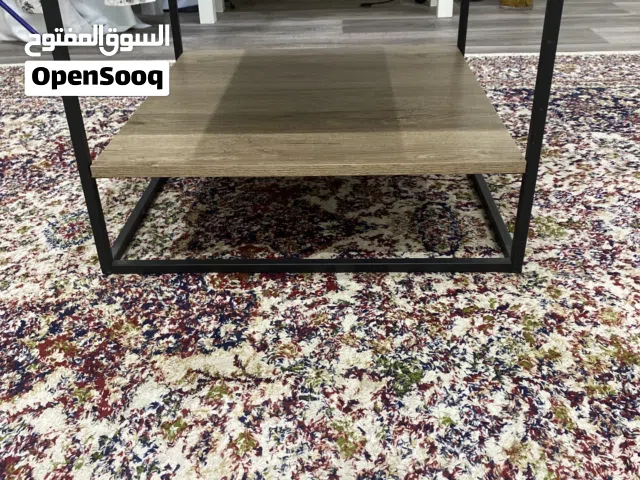 طاوله للبيع نظيفه