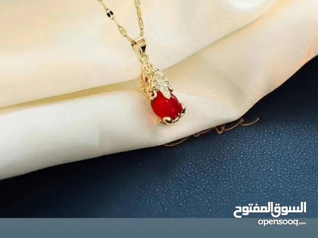 قلادة بانواع مختلفة