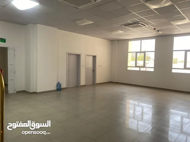 لدينا مساحات مختلفه للإيجار بداخل فندق في غلا