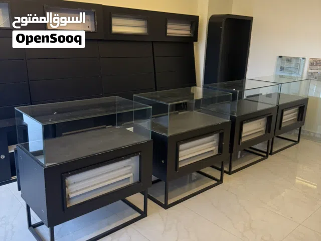 ديكور محل كامل – مع أثاث وإنارة ونظام أمني