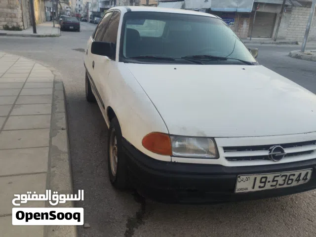 1993 أوبل استرا Standard