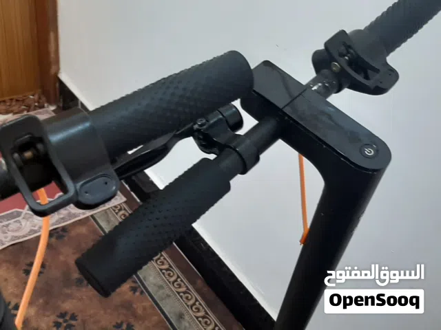 سكوترات مستخدمة بحالة جيدة استخدام قليل مع الشاحنات باله خليجي الواحد 200 وبي مجال