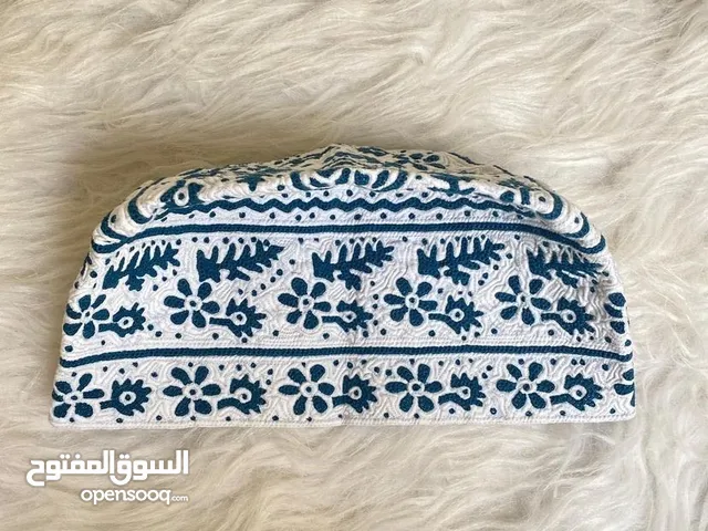 كمة خياطة يد عمانية مستخدمة فترة بسيطة
