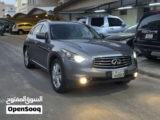 2015 إنفينيتي QX70 Standard