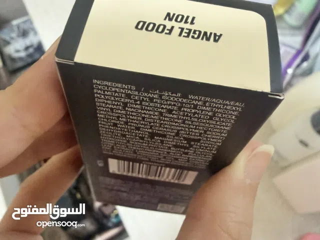 Huda beauty easy blur foundation shade angel food 110N