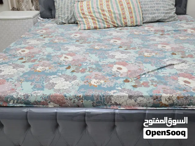 Bed with mattress, 4 door closet