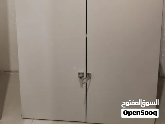 خزانة صناديق بحالة حيدة جدا