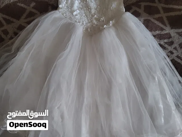 فستان لم يستخدم الا مره واحده فقط