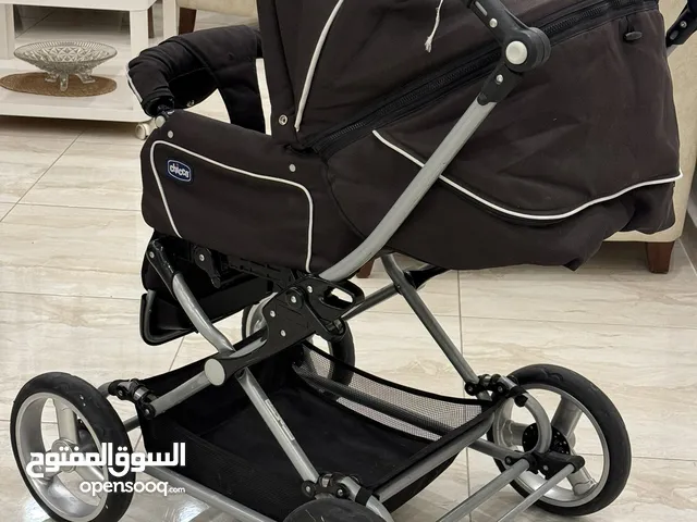 عربايةً اطفال chicco بيد متحركة باتجاهين لون مميز موديل فخم وكبير ومريح للاطفال