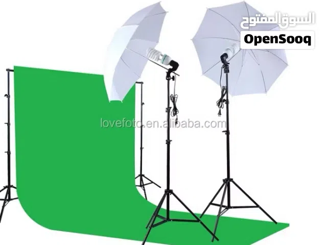 متوفر خلفية خضراء + إضاءات