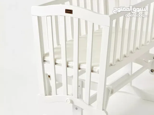 سرير اطفال رضيع الولادة