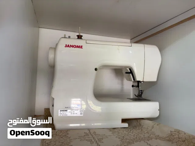 مكينة خياطة.